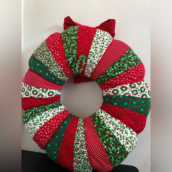Vintage Handmade Quilted Christmas Wreath - Picture 3 of 3